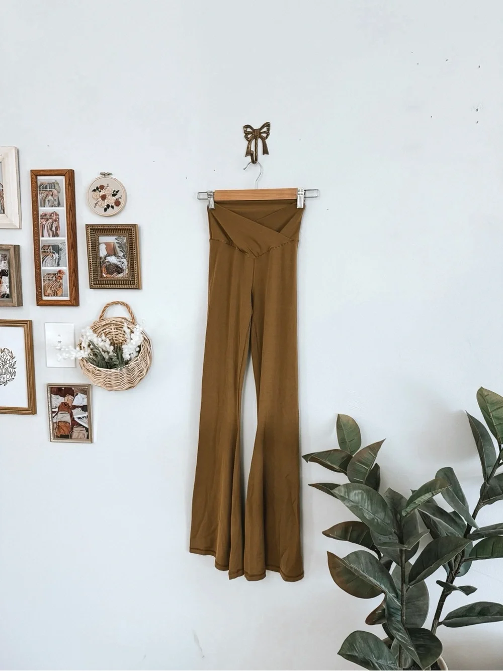 Aerie Offline Real Me Camel Gold High-Waist Super Flare Leggings - Picture 3 of 6